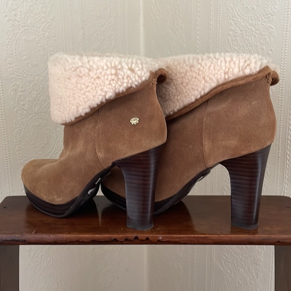 UGG FUR LINED HEEL BOOTIES TAN SIZE 6 - Picture 4 of 14
